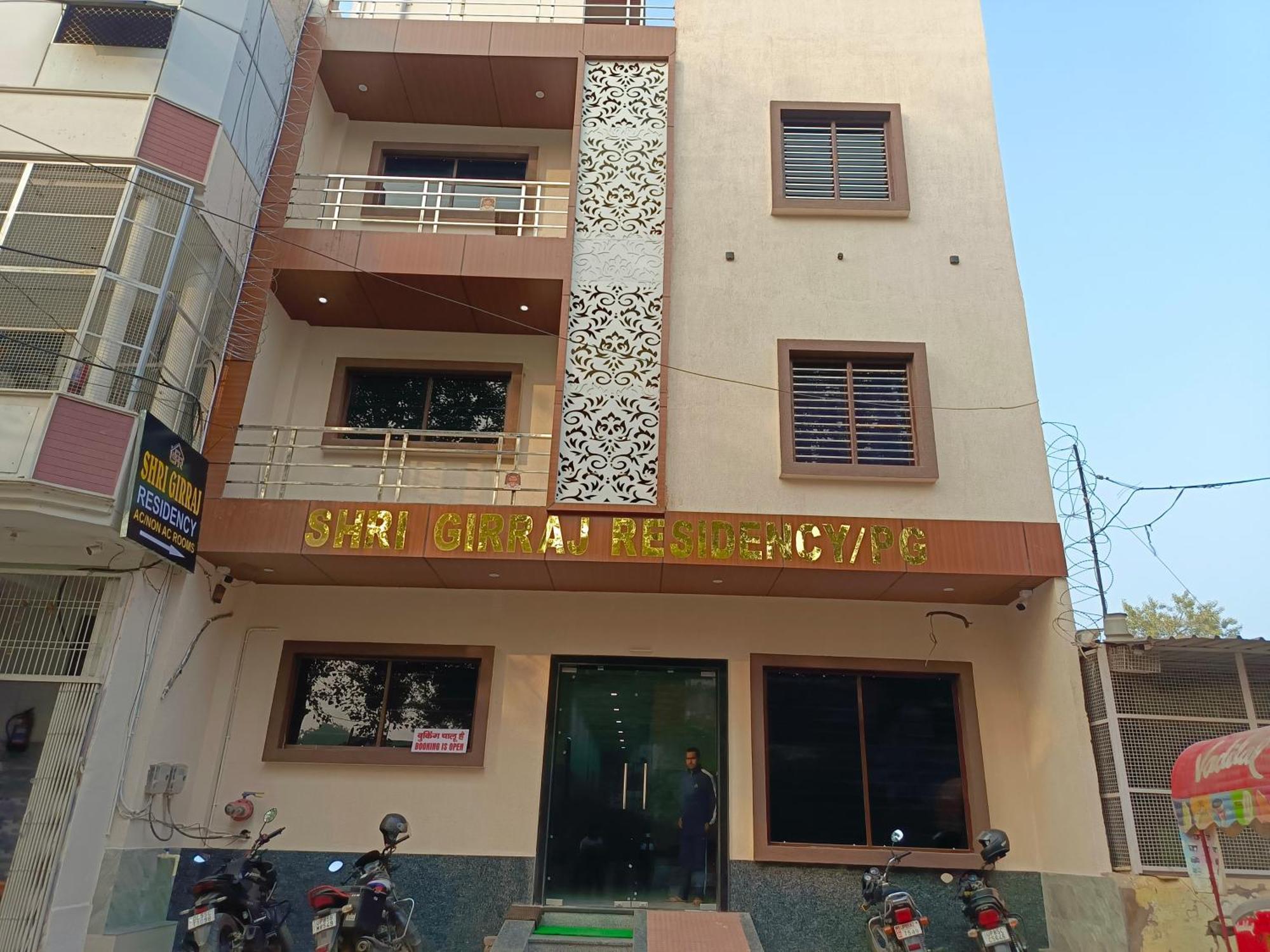 Shri Girraj Residency Hotel Mathura Bagian luar foto
