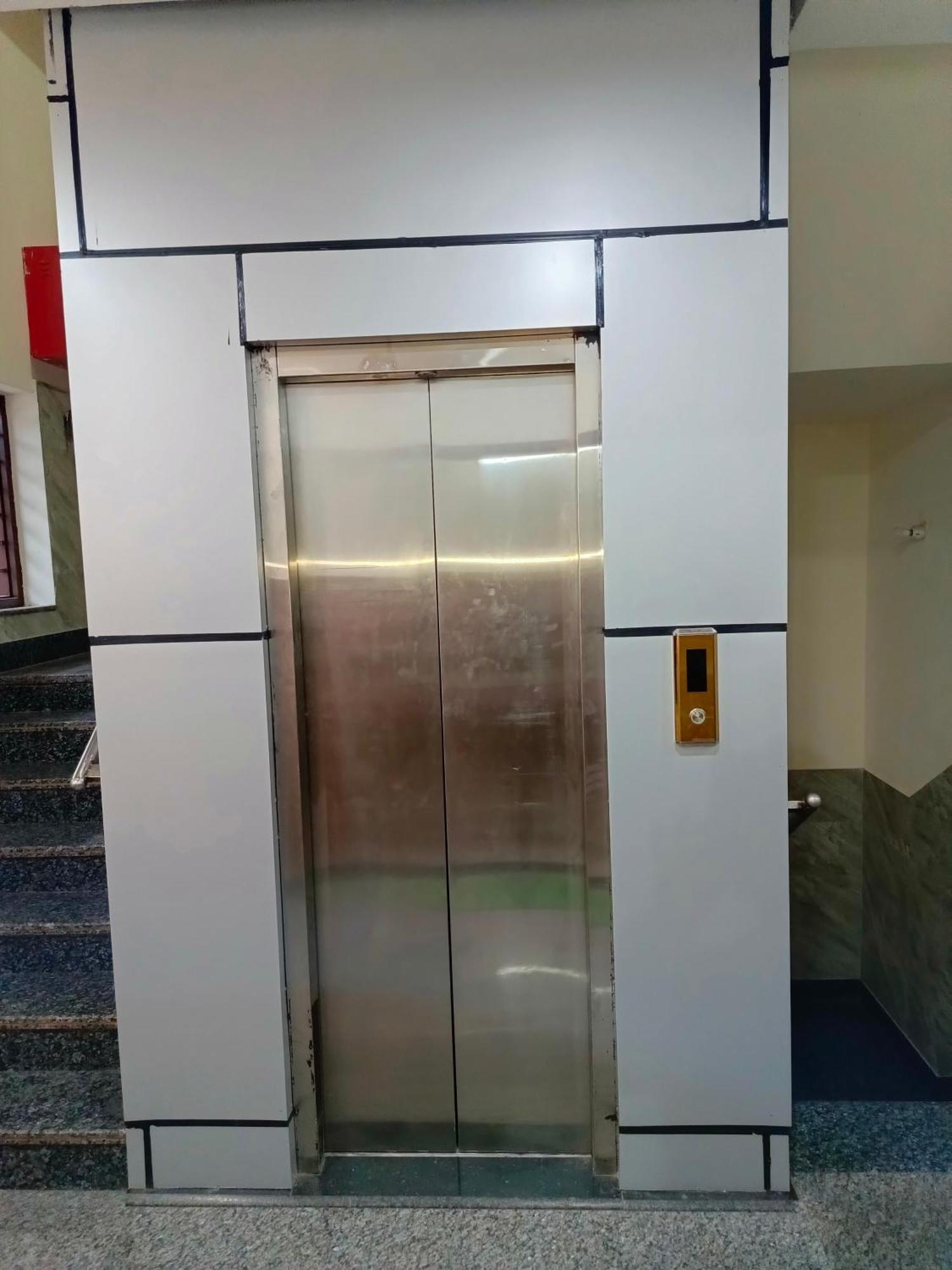 Shri Girraj Residency Hotel Mathura Bagian luar foto