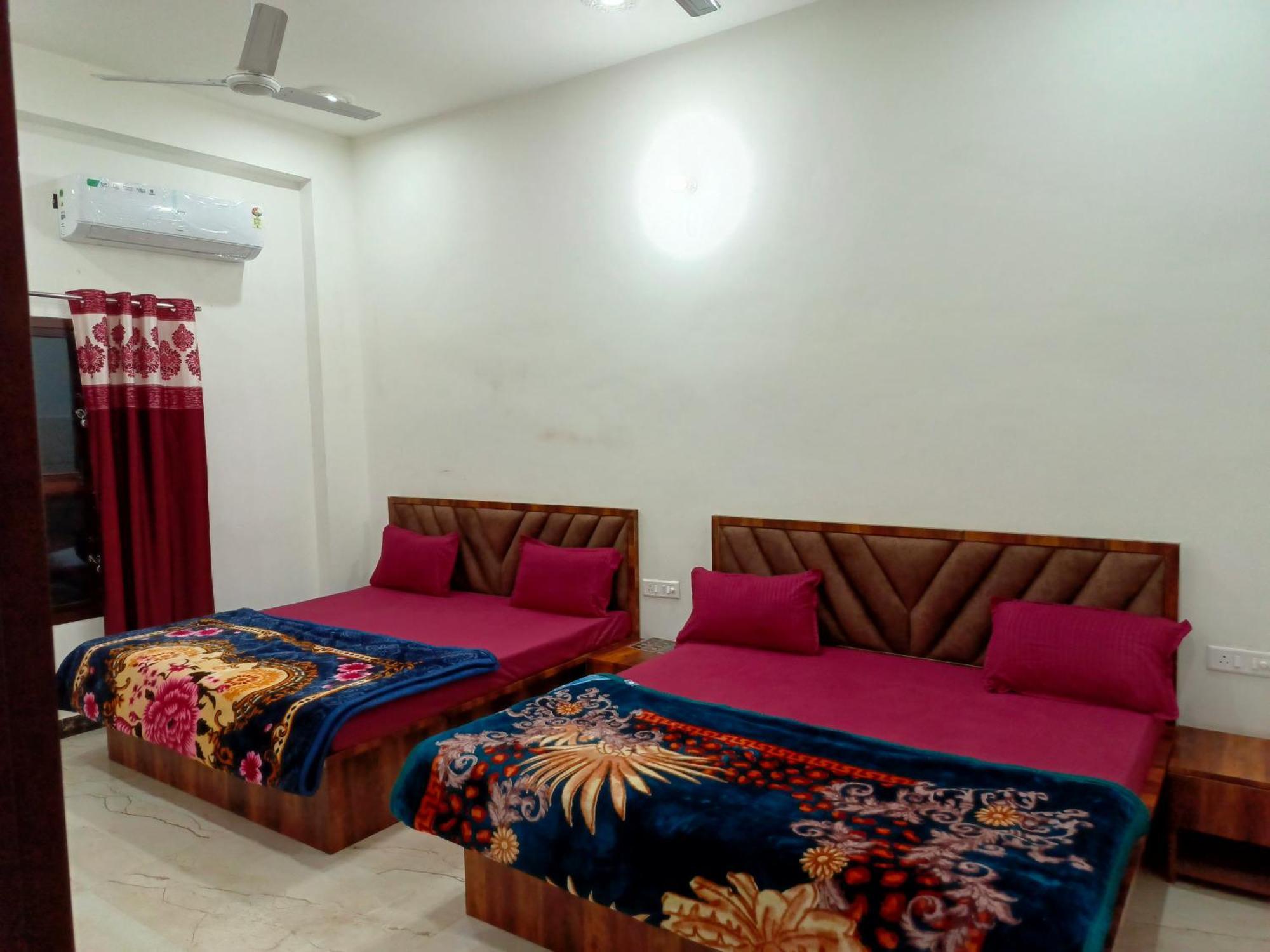 Shri Girraj Residency Hotel Mathura Bagian luar foto
