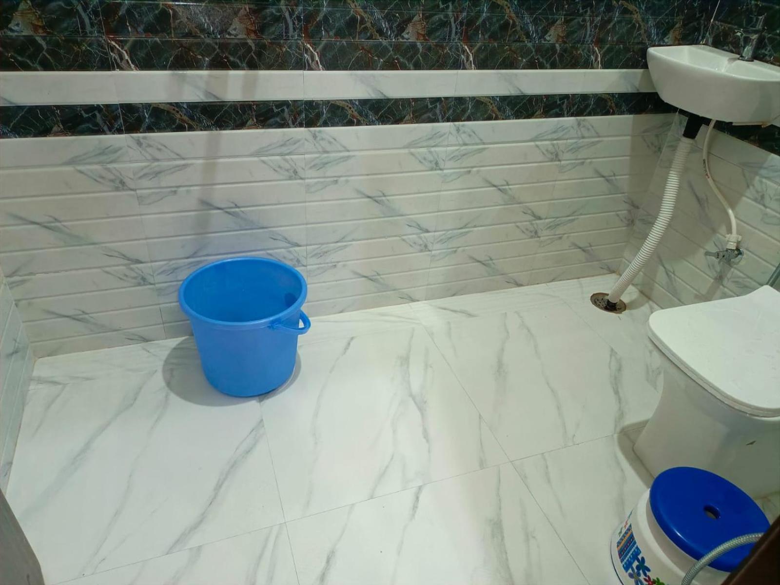 Shri Girraj Residency Hotel Mathura Bagian luar foto