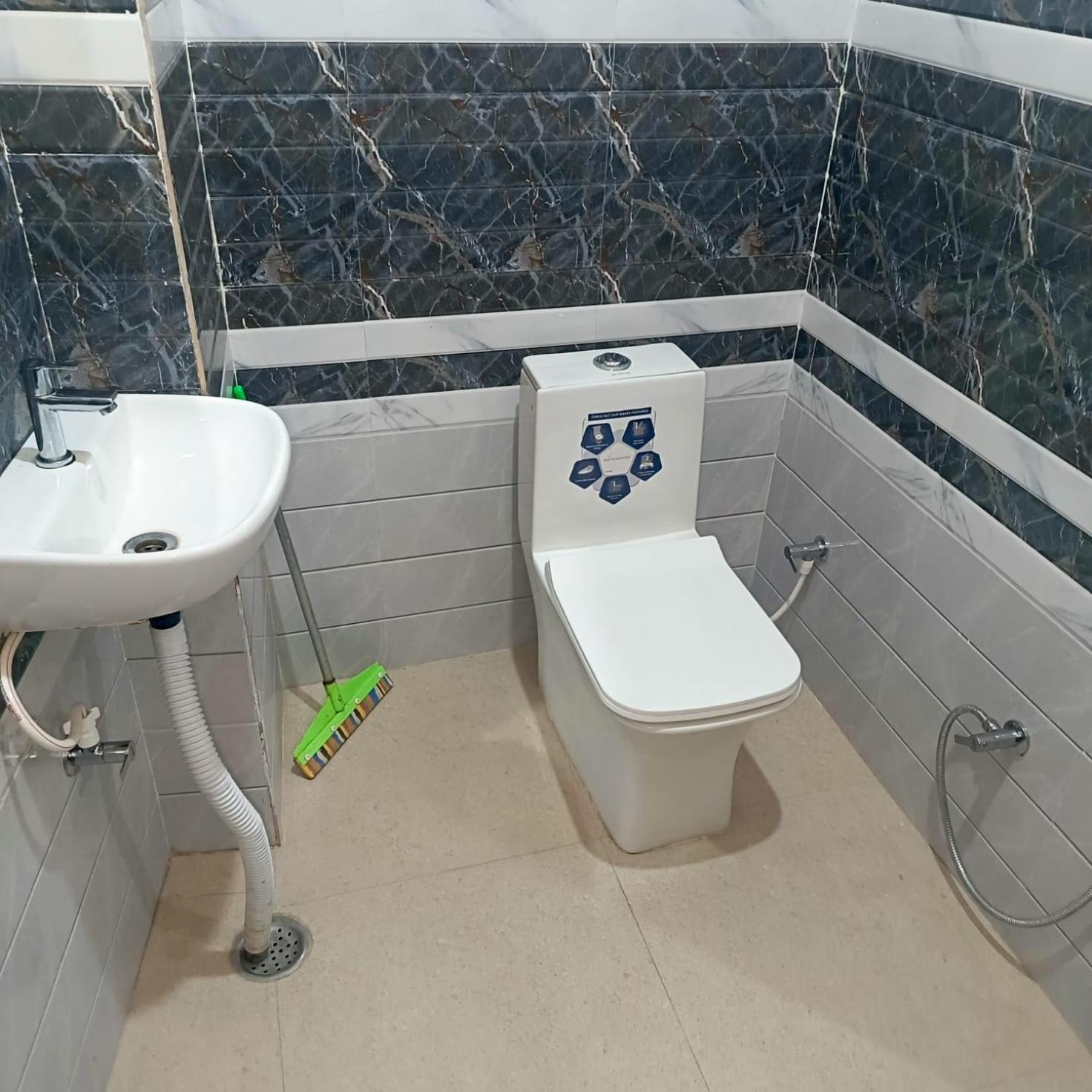 Shri Girraj Residency Hotel Mathura Bagian luar foto