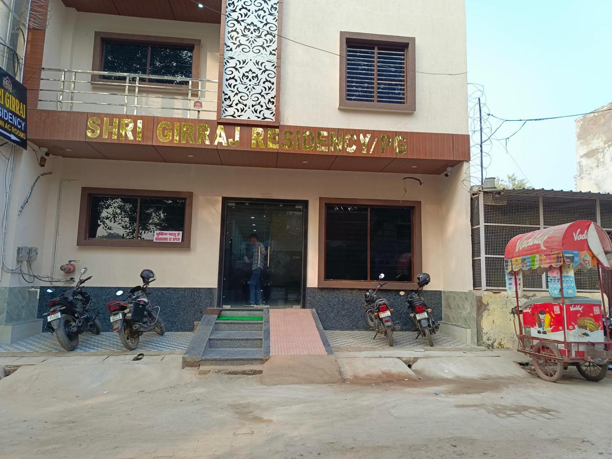 Shri Girraj Residency Hotel Mathura Bagian luar foto